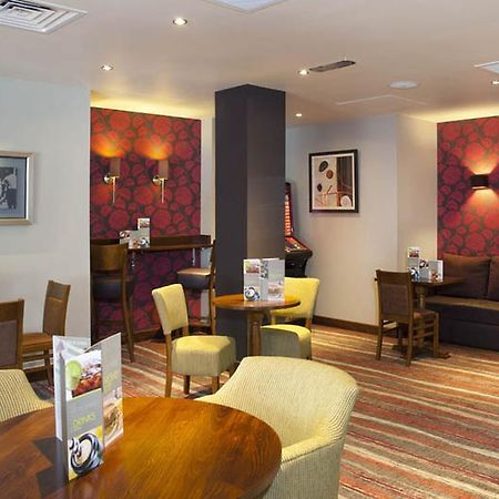 Premier Inn Camberley Esterno foto