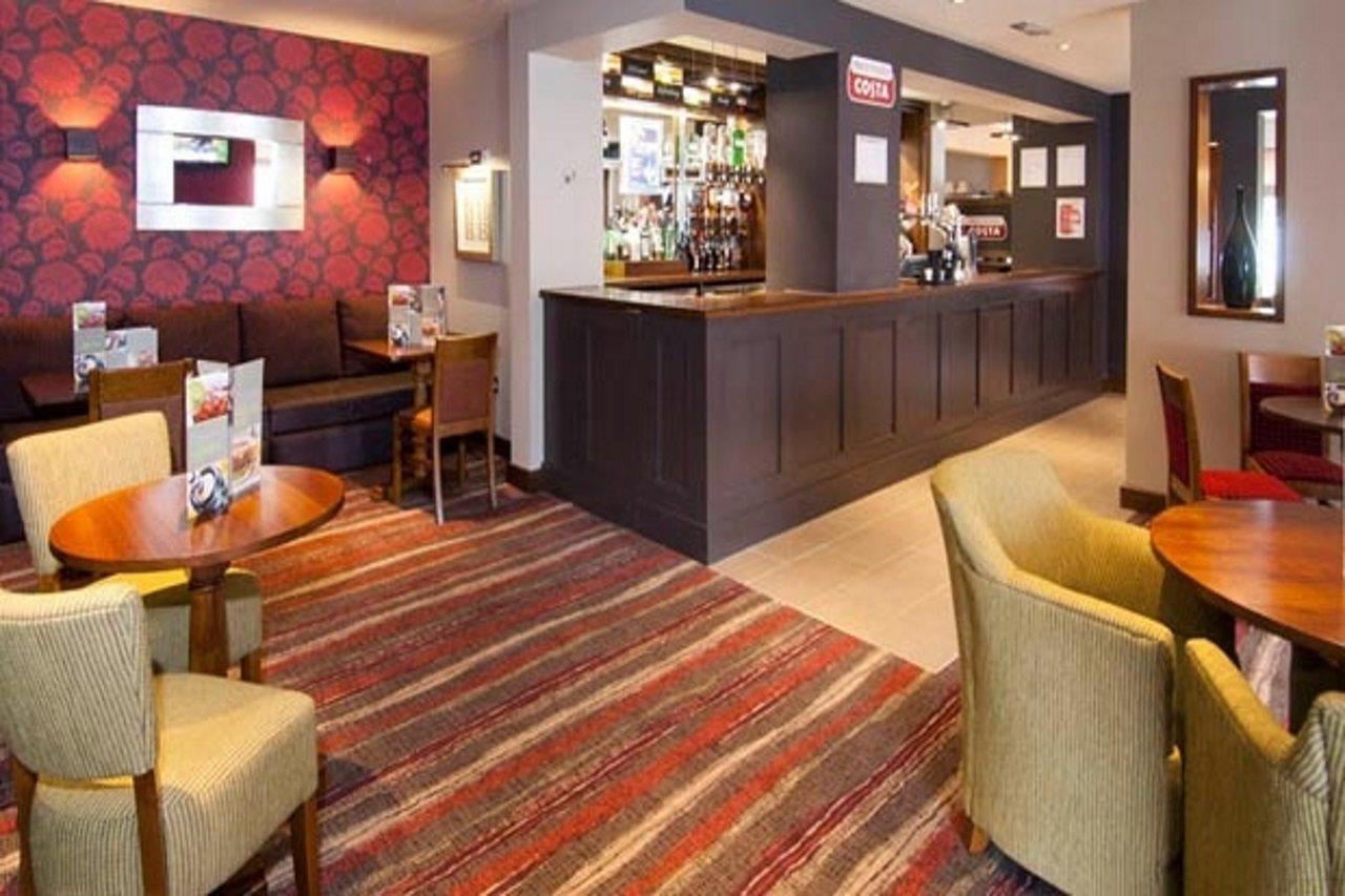 Premier Inn Camberley Esterno foto