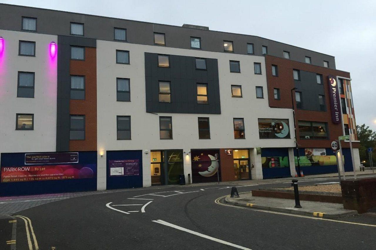 Premier Inn Camberley Esterno foto