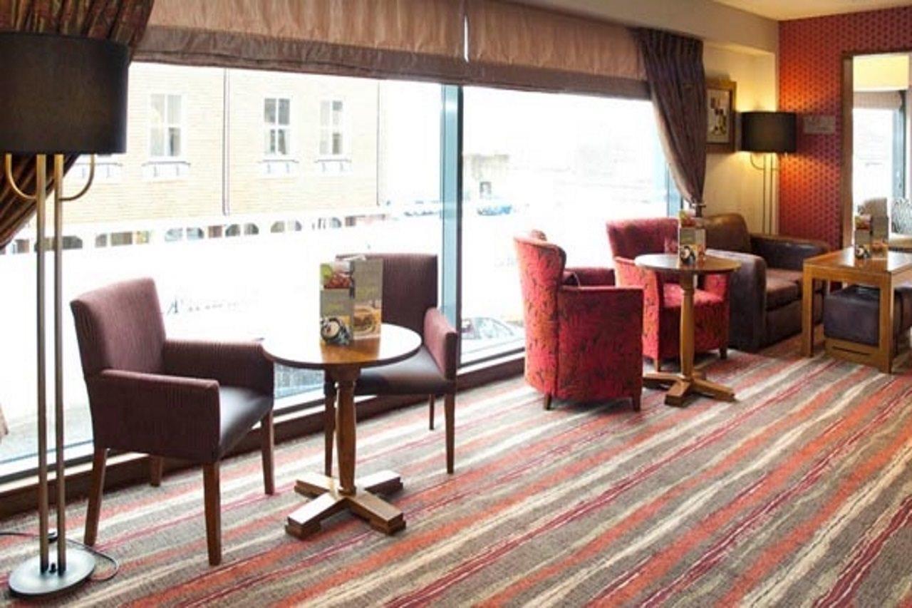 Premier Inn Camberley Esterno foto