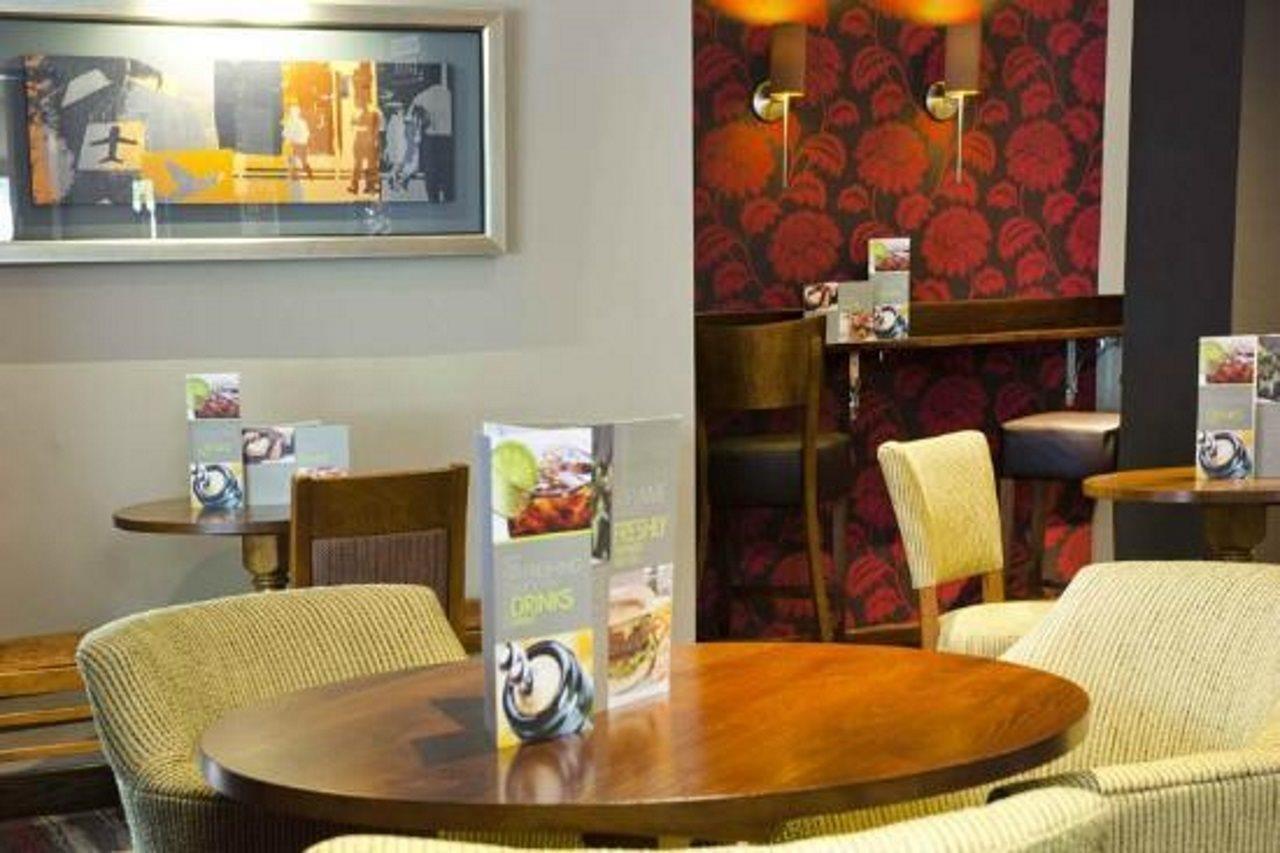 Premier Inn Camberley Esterno foto