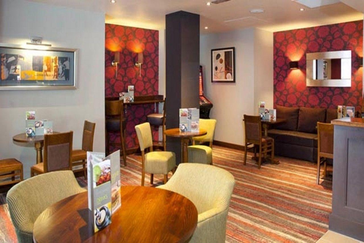 Premier Inn Camberley Esterno foto