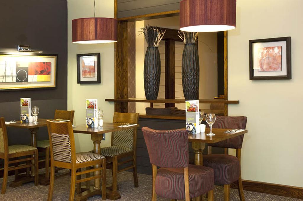 Premier Inn Camberley Esterno foto