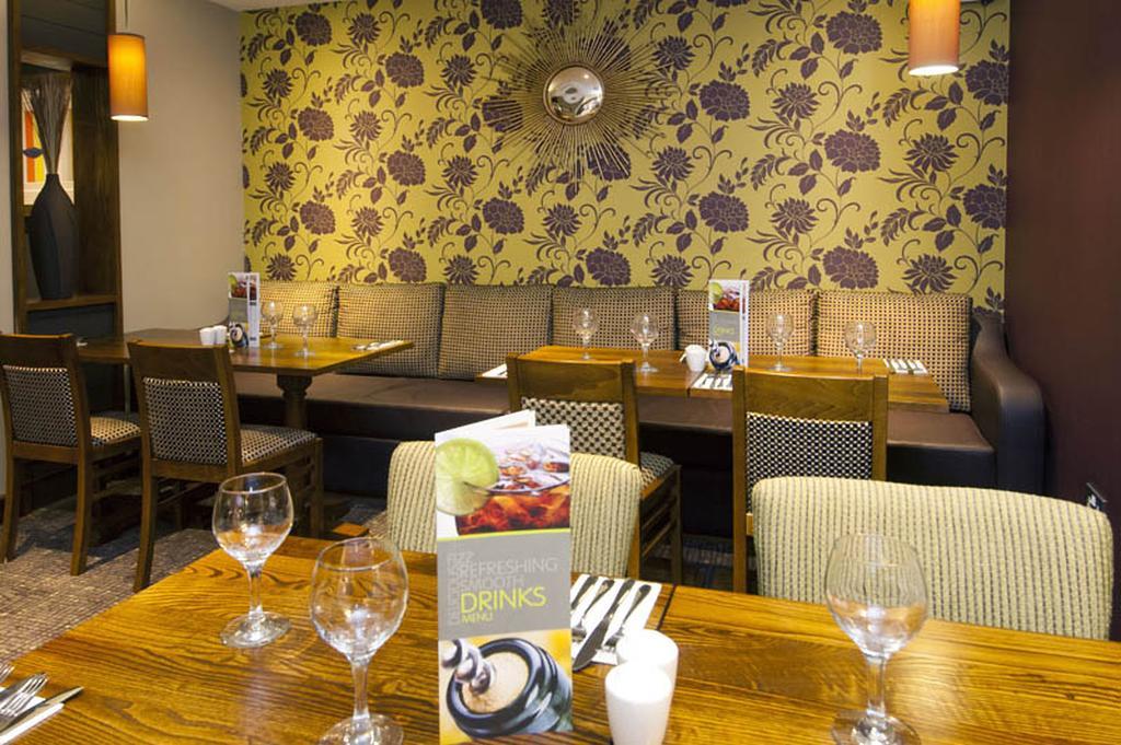 Premier Inn Camberley Esterno foto