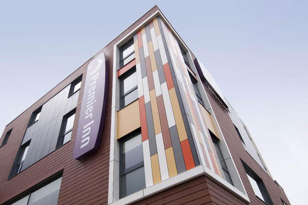 Premier Inn Camberley Esterno foto