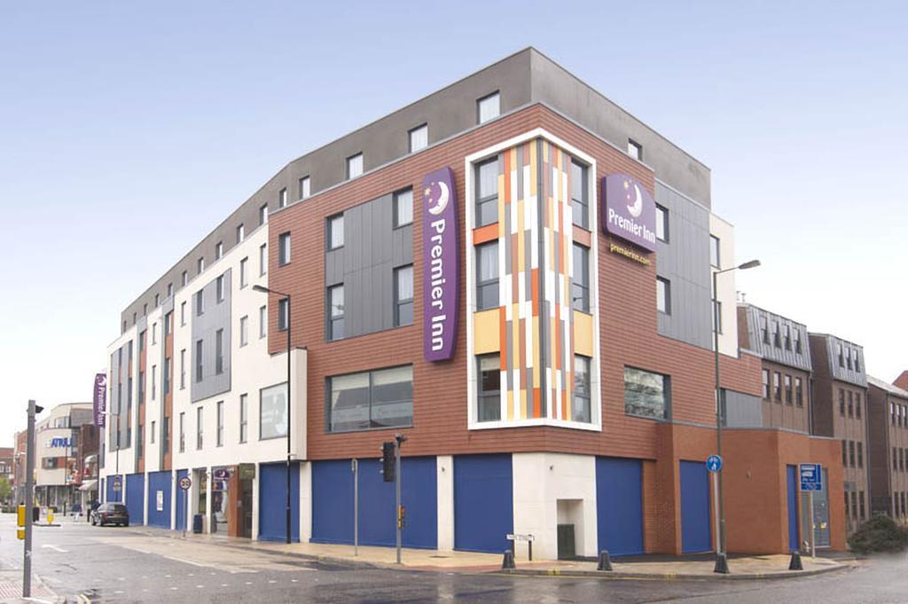 Premier Inn Camberley Esterno foto
